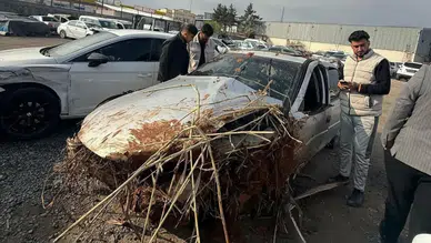 Şanlıurfa'da otomobil tarlaya uçtu : Sürücü hayatını kaybetti