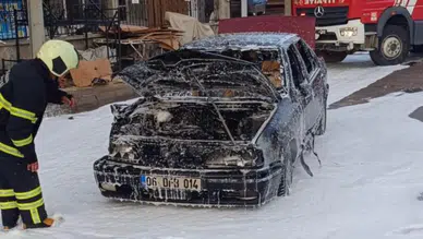 Adıyaman'da seyir halindeki otomobil alev aldı