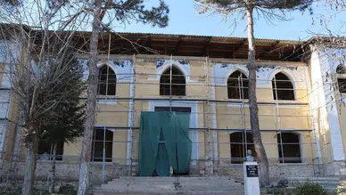 Denizli'de tarihi mektep inşaatında kavga: 4 işçi yaralandı