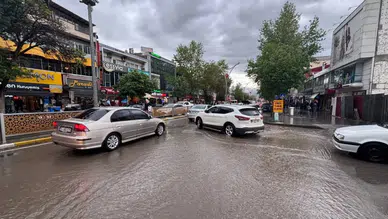 Erzincan'da sağanak : Vatandaşlar zor anlar yaşadı