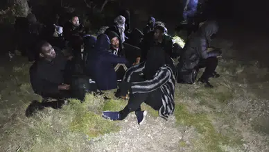 İzmir Çeşme'de 3'ü çocuk 29 düzensiz göçmen yakalandı