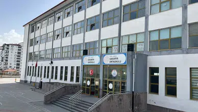 Niğde’de 27 öğrenci yedikleri yemekten sonra hastaneye kaldırıldı