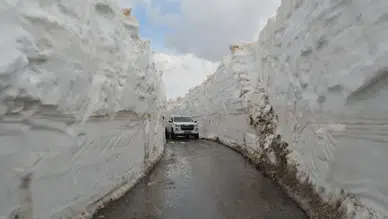Muş’ta 6 aydır kapalı köy yolu 10 günlük çalışmayla açıldı