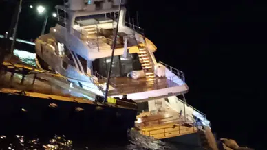 Sinop'ta lüks yat yan yattı : 6 mürettebat kurtarıldı