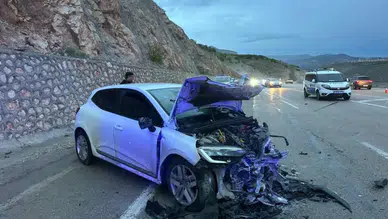 Malatya'da otomobiller kafa kafaya çarpıştı : 1'i ağır 8 yaralı