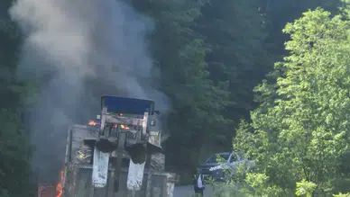 Zonguldak'ta seyir halindeki kamyon alev alev yandı : Kabin kısmı tamamen küle döndü
