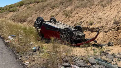 Yozgat'ta otomobil takla attı : Sürücü ve yolcu yaralandı