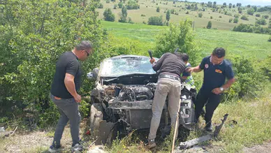 Gümüşhane'de ticari araç devrildi : 1 ölü, 2 yaralı