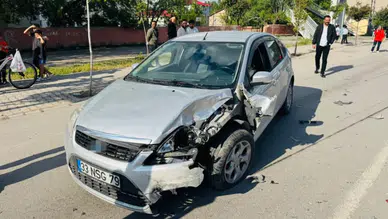 Ağrı'da kaza yapan sürücü yaya olarak kaçtı