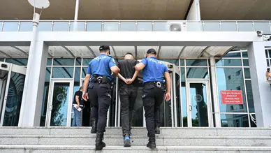 Kırmızı bültenle aranan hükümlü Çukurova Uluslararası Havalimanı'nda yakalandı