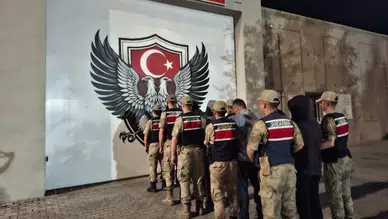 Iğdır'da göçmen operasyonu : 11 göçmen ve 5 organizatör yakalandı
