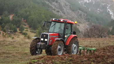 Gümüşhane'de şüpheli ölüm : Bir kişi traktörde ölü bulundu