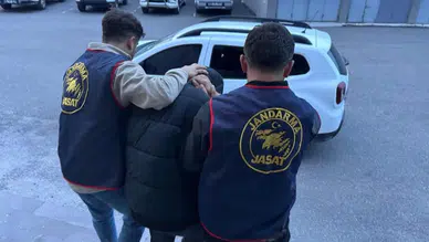 Kars'ta 42 yıl kesinleşmiş hapis cezası bulunan firari yakalandı