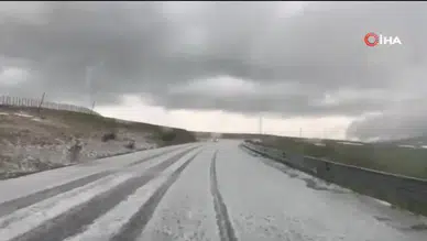 Ardahan Ilgar Dağı'nda dolu : Sürücüler zor anlar yaşadı