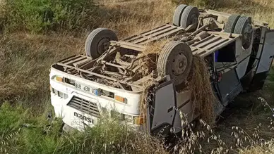 Tarım işçilerini taşıyan minibüs devrildi: 16 yaralı