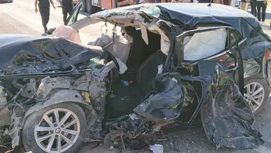 Kahramanmaraş'ta feci zincirleme kaza : Otomobil ve yolcu otobüsü çarpıştı, 4 yaralı