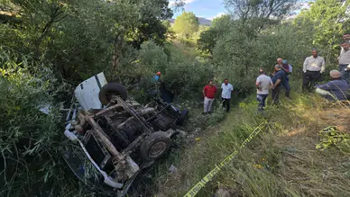 Bingöl'de kamyonet uçuruma yuvarlandı : 3 ölü, 2 yaralı
