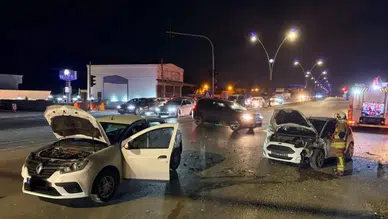 Hatay'da 2 otomobil çarpıştı, 2 kişi yaralandı