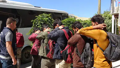 Şırnak'ta göçmen kaçakçılığı operasyonu : 12 düzensiz göçmen ve 2 organizatör yakalandı
