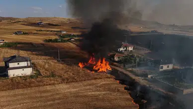 Kırıkkale'de sigara izmariti yangın çıkardı : Alevler ev ve mandıraların yakınına kadar ilerledi
