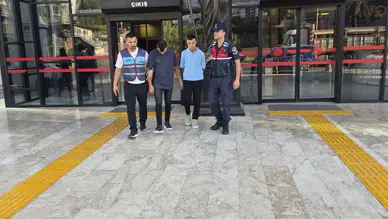 Alanya'da ayakkabı mağazasından hırsızlık yapan 2 şüpheli tutuklandı