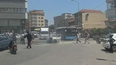 Manisa Salihli'de seyir halindeki otomobil yandı