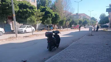 Adıyaman'da elektrikli bisiklet devrildi : Sürücü yaralandı