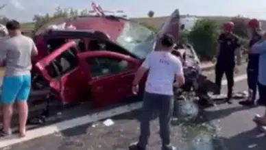 Osmaniye TAG Otoyolu'nda feci kaza : Bariyerlere çarpan araçta 5 yaralı