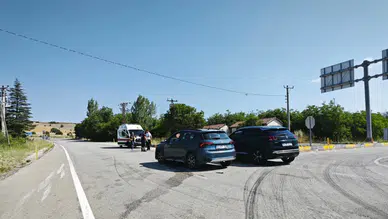 Isparta'da iki otomobilin çarpıştığı kazada 6 kişi yaralandı