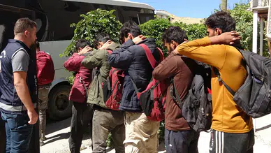 Düzce'de düzensiz göç operasyonu: 8 göçmen yakalandı