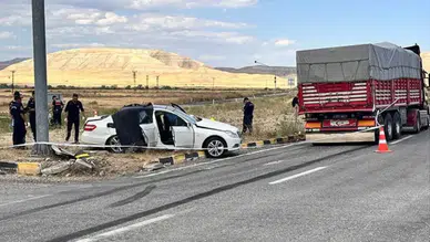 Çankırı'da kamyon ve otomobil çarpıştı : 3 ölü