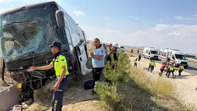 Aksaray'da yolcu otobüsü yoldan çıktı : 44 yaralı