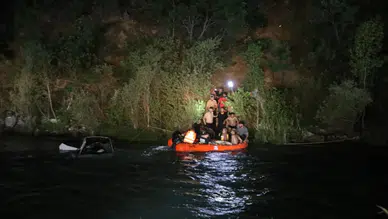 Munzur Nehri'ne yuvarlanan araçtan atlayan 27 yaşındaki genç kadın hayatını kaybetti