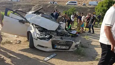 Şırnak'ta feci kaza : Otomobil şarampole devrildi, 4 kişi ağır yaralandı
