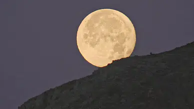 Bitlis'te eşsiz görüntü : Dolunay batarken güneş doğdu