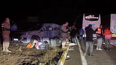 Erzincan'da yolcu otobüsü ile SUV araç çarpıştı : 1'i ağır 7 kişi yaralandı