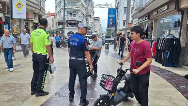 Ordu'da motosiklet ve bisiklet denetimleri : 10 sürücüye idari para cezası