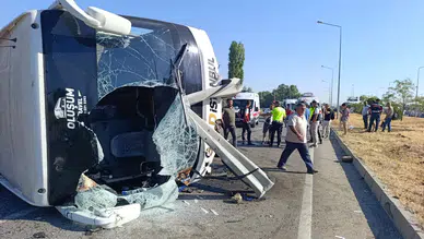 Yolcu otobüsü devrildi: 22 yaralı
