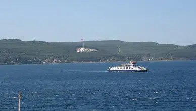 Çanakkale Boğazı'nda motoru arızalanan tekne sürüklendi: 7 kişi kurtarıldı
