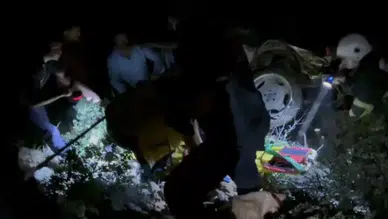 Karaman'da otomobil uçuruma yuvarlandı : 2 kişi ağır yaralandı