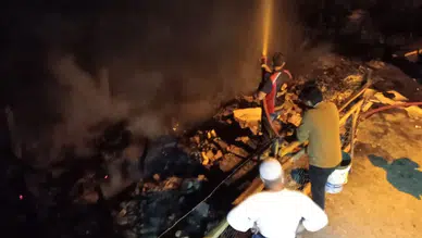 Kastamonu'da ev yangını : İki katlı bina kullanılamaz hale geldi