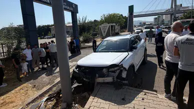 Bingöl'de iki otomobil çarpıştı : Trafik kazasında 4 kişi yaralandı