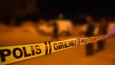 Kastamonu’da park halindeki kamyon Karaçomak Deresi’ne devrildi : Sürücü araçtan çıkmadı