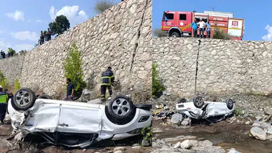 Adana'da otomobil dere yatağına devrildi : 2 ölü, 1 yaralı