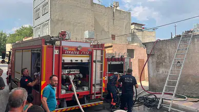 Kilis'te korkutan yangın ! Metruk ev alevlere teslim oldu