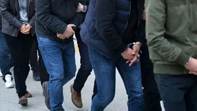 İzmir'de iş yerlerini baskıyla ele geçiren suç örgütüne darbe