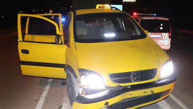 Karaman'da taksi refüje çıktı : 2 kişi yaralandı