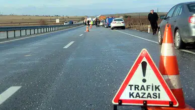 Afyonkarahisar’da iki otomobil çarpıştı : Sürücü olay yerinde hayatını kaybetti
