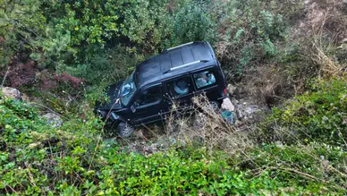 Karabük'te kayganlaşan yolda hafif ticari araç şarampole uçtu: 1 yaralı