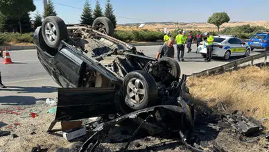 Uşak'ta otomobil takla attı : 66 yaşındaki sürücü ağır yaralandı